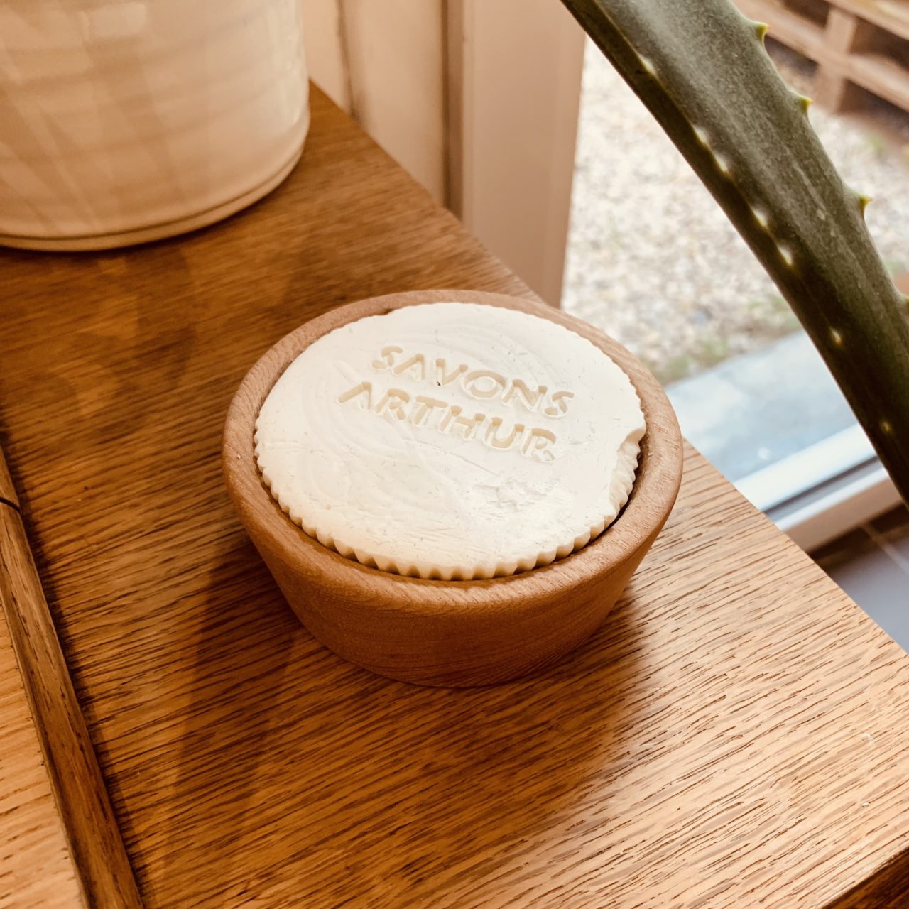Bol en bois pour savon à barbe - Savons Arthur – Image 2
