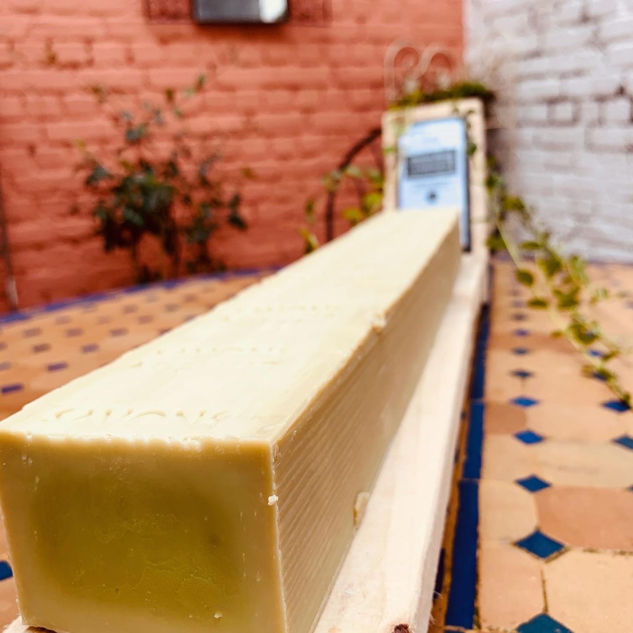 Shampoing solide citronné (à la coupe) - Savons Arthur - Bio – Image 2